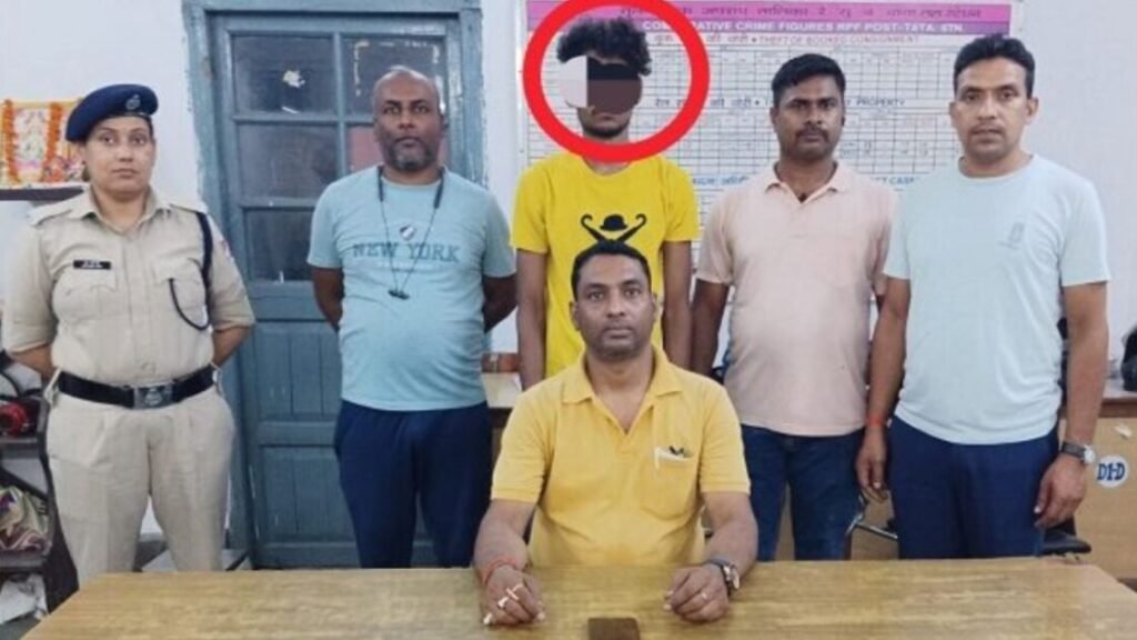 Tatanagar Railway Station Mobile Thief Arrested