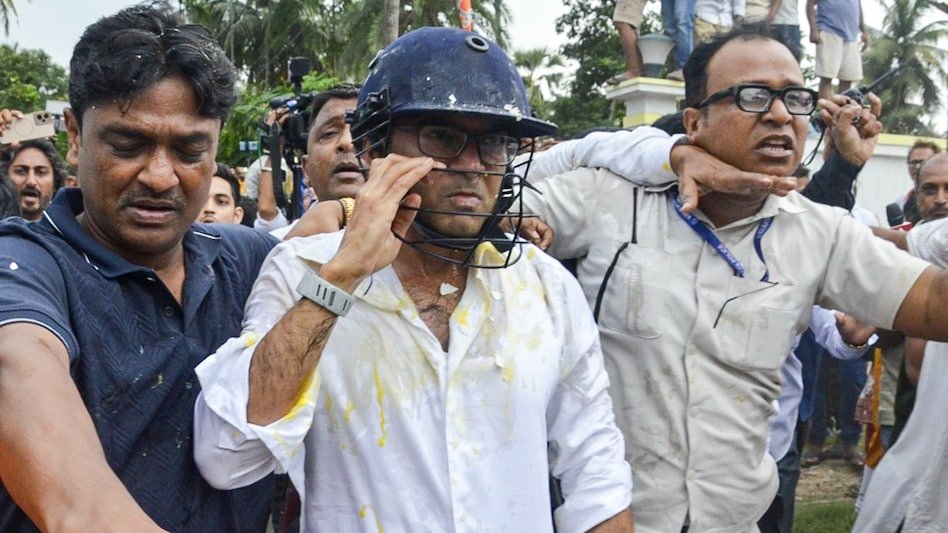 6a1b20ae843b6-abhishek-banerjee-sonarpur-attack-303849298-16x9