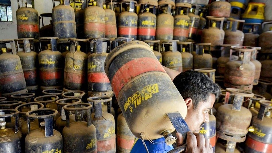 6a1cd9d5c9b4c-commercial-lpg-price-hike-010104170-16x9