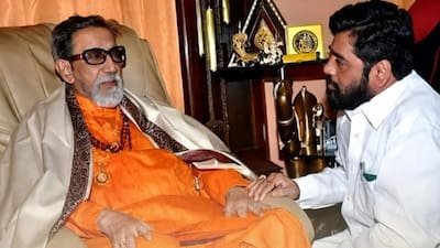 a411jh7g_eknath-shinde-with-balasaheb-thackeray_625x300_19_June_26